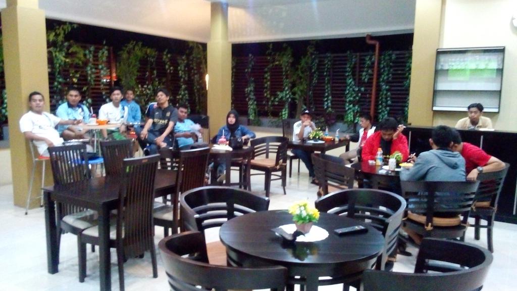 Sebelum kick off n setelah babak pertama <a href="/MCSCI_Tarakan/">#Champion14BPL</a> tetap kompak n solid y zens..! #kopdarnobar #MCIQPR