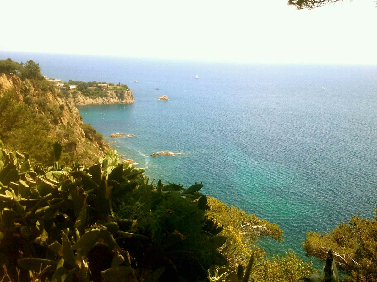 gemmacamus's tweet photo. Gaudint del diumenge!! #lespenyes http://t.co/Uc1r2t2dIy