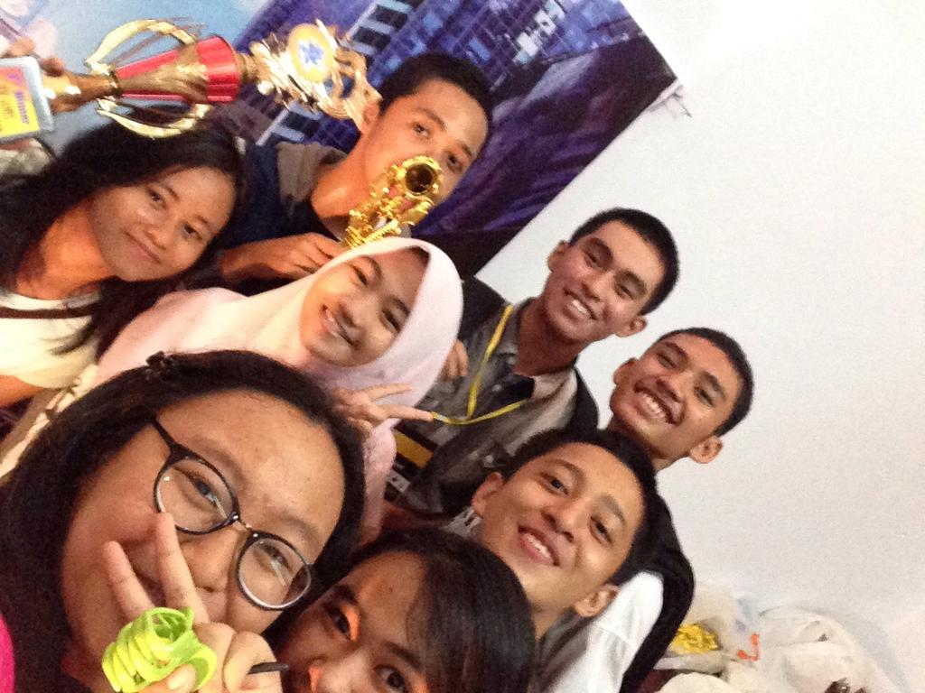 Fiery05's tweet photo. Congrats to smunel team A as the 3rd winner fun games and congrats to us as the 3rd general winner 10th SIM http://t.co/50bKeWorCk