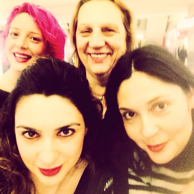 Anneler gunu kutlu olsun👸! Ozturk kizlari hep beraber ❤️❤️❤️❤️