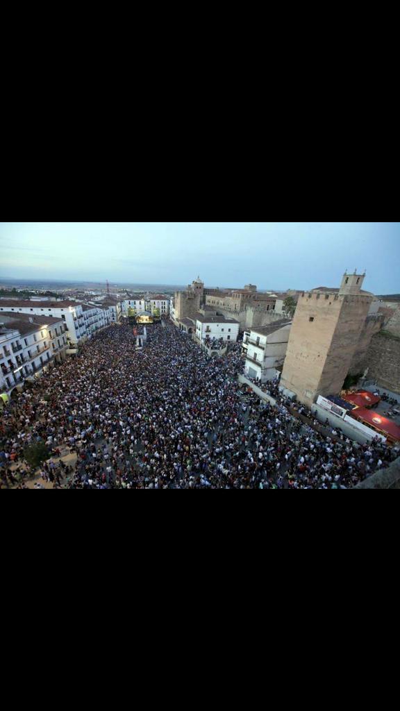 sanvielsanvi's tweet photo. Orgulloso de sentirme Cacereño... #WomadCaceres2015 #WOMAD15 http://t.co/YQCf6g1fNZ