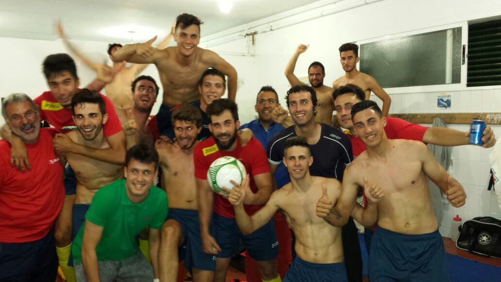 juanmatroncoso7's tweet photo. @Rc9Thecracks @largoacosta @JuanluCarvajal6 @xeri28 @samuh10 @antonioJcabeza @JbRafa3 IMPRESIONANTE !!! EQUIPAZO !! http://t.co/eYuX6PS57X