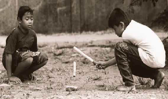 _ _ T _ _   _ _ L _ ( salah satu permainan tradisional yang dulu populer di Jawa Timur dan Surabaya?) #SoalSurabaya