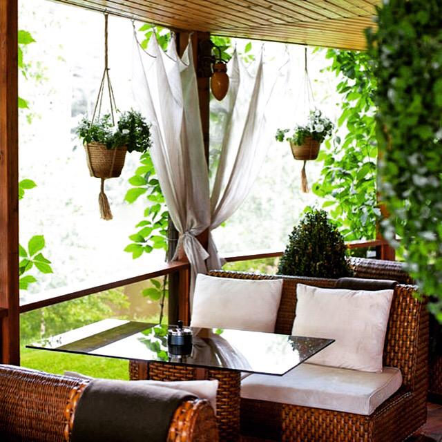 FishPointRest's tweet image. Дружный коллектив ресторана "Fish Point" ждет Вас на свою летнюю веранду с видом на озеро!