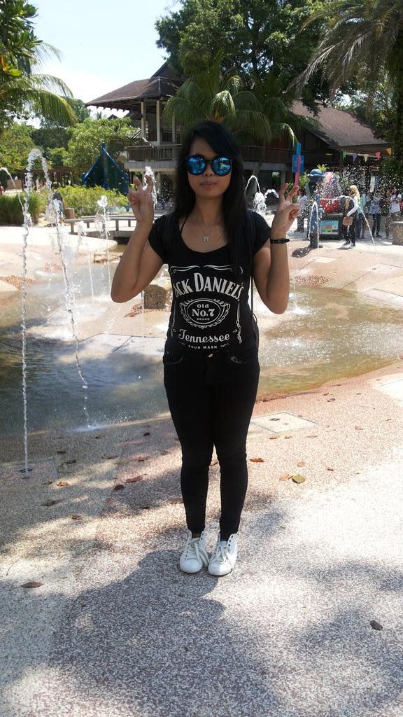 ThamoetzT's tweet photo. palawan beach http://t.co/rj34MzdAZZ