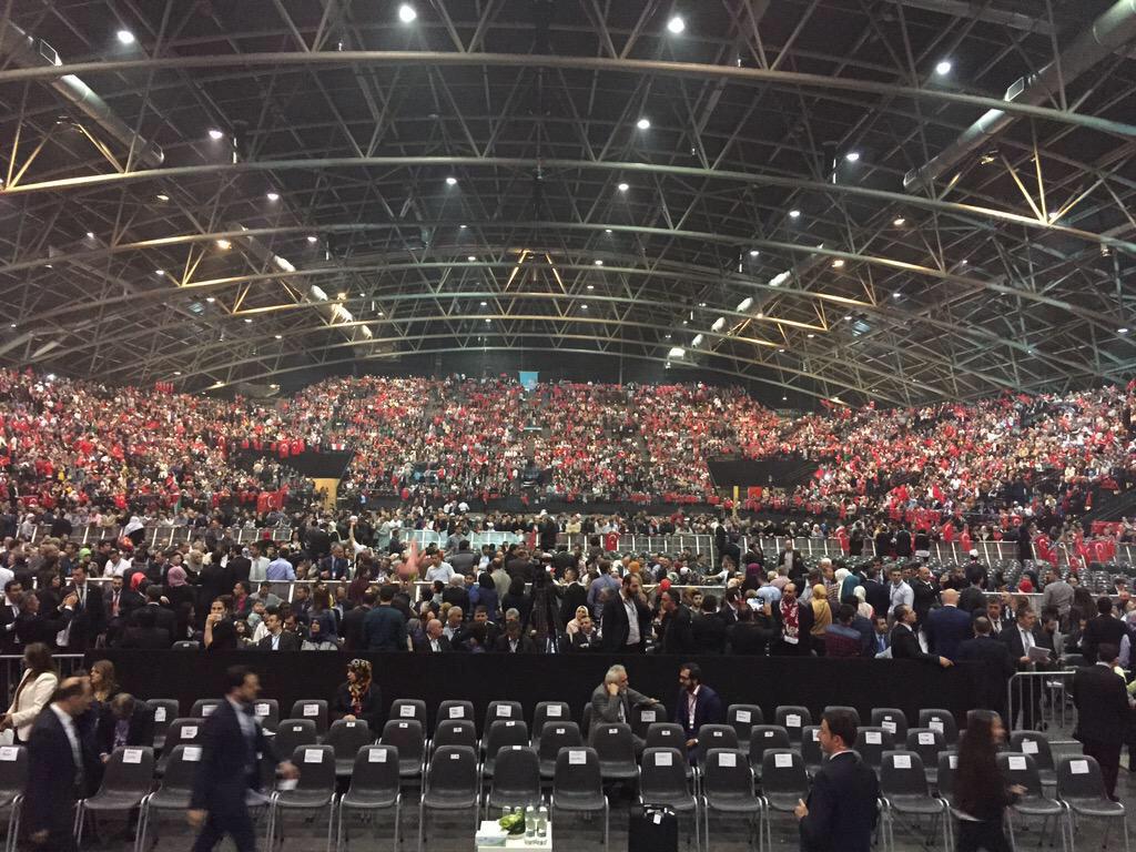 mkulunk's tweet photo. Türkiye, Avrupa ve tüm Dünya da Recep Tayyip Erdoğan sevgisi yeni Türkiye özlemi! #CumhurbaskanımızAvrupada http://t.co/66IajEqwqG