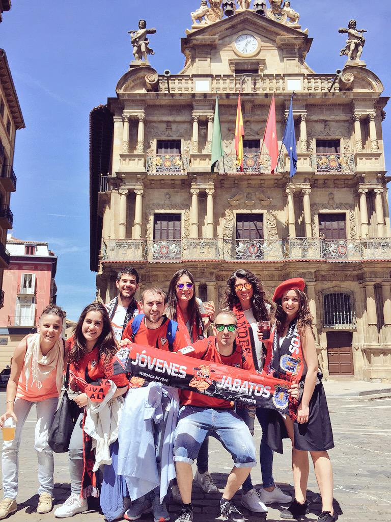 Carlita2426's tweet photo. Jabatos por pamplona gozando! 🔴⚫️👌🏼🐗 http://t.co/vpZ02BlF0F