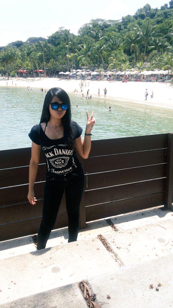ThamoetzT's tweet photo. palawan beach http://t.co/rj34MzdAZZ