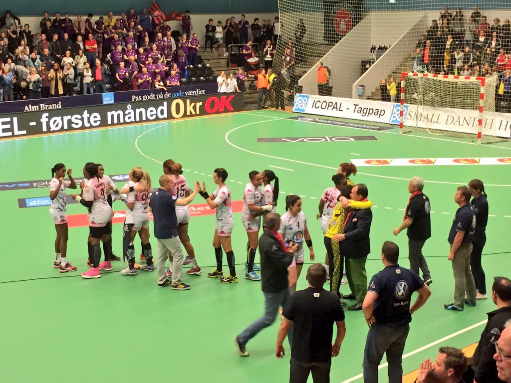 BeInAlex's tweet photo. #Handball : Le @FleuryLoiretHB s'incline 24-19 face au FC Midtjylland mais prend déjà date avec l'avenir

#FinaleCWC http://t.co/zkcn1q9EBr