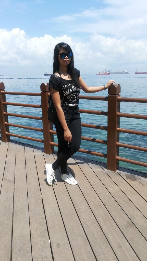 ThamoetzT's tweet photo. palawan beach http://t.co/rj34MzdAZZ