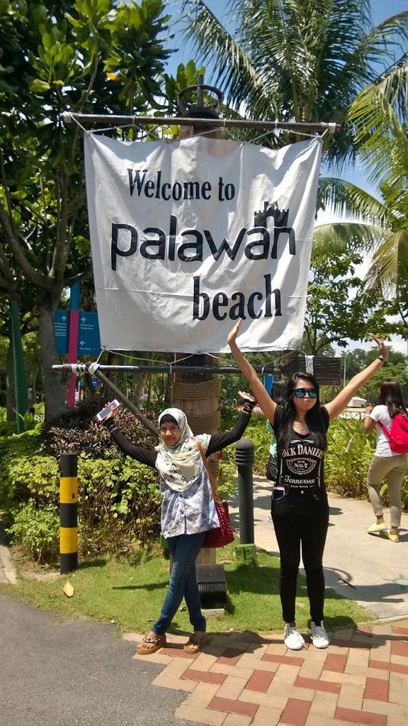 ThamoetzT's tweet photo. palawan beach http://t.co/rj34MzdAZZ