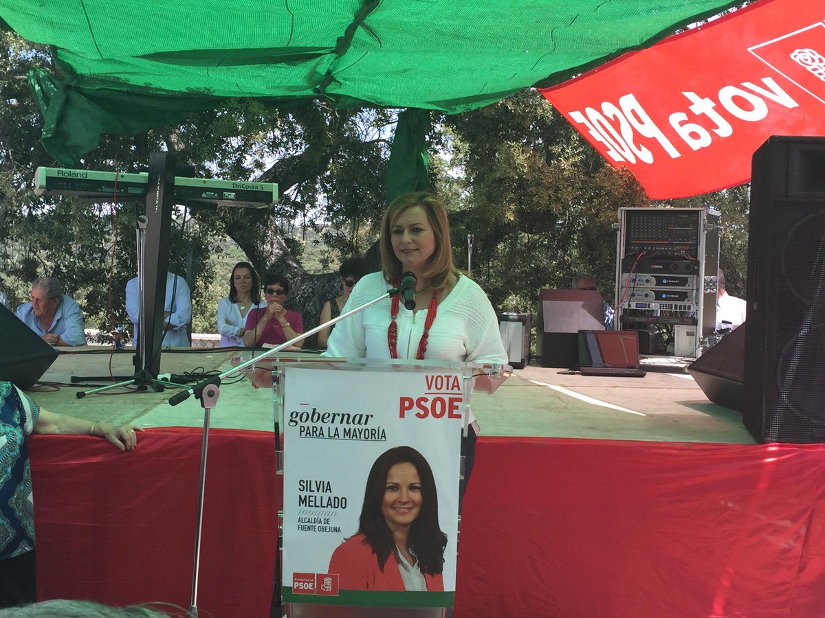 Mjesusserranoj's tweet photo. Sus vecin@s, la igualdad de oportunidades y el #empleo son las prioridades del @PsoeFuenteObeju El #24M #VotaPsoe http://t.co/jeTl0jN8HQ