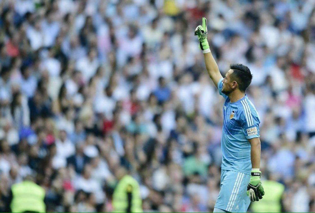 SuperValenciaCF's tweet photo. PUTO AMO NIVEL: DIEGO ALVES 🔝 http://t.co/7Yy58FA3nN