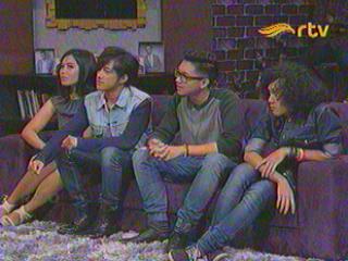 LionsTGR's tweet photo. LightsOn @LightsOnJKT @langitRTV @CGS_RTV  @brandonicholas @nabilpawaka @rheinmichael @gegeadita @LIONS_ID 😄😊 http://t.co/qgyt705sAT
