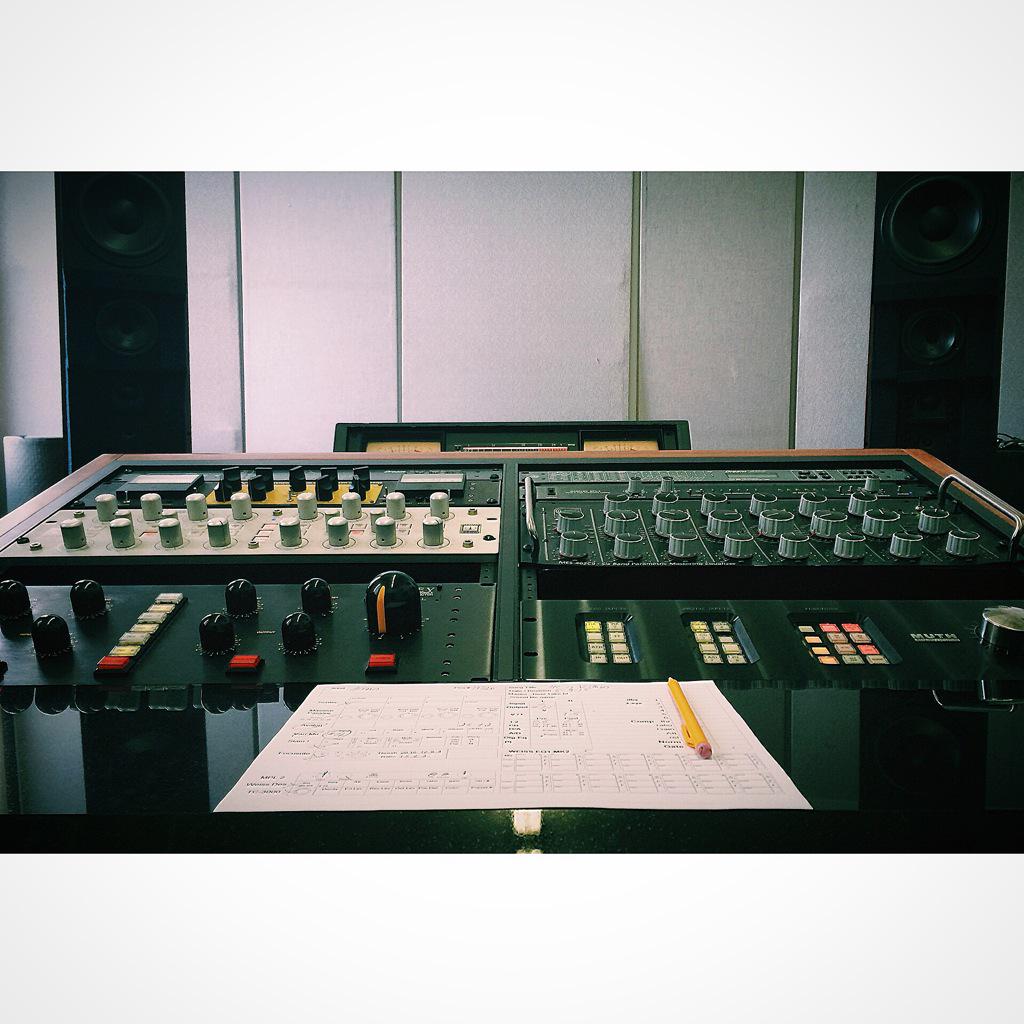 MasterdiskMike's tweet image. IN THE HOT SEAT Mastered an EP yesterday. Mixed by the man who slaps da bass in Sanctus Real, my dude Jake Rye.