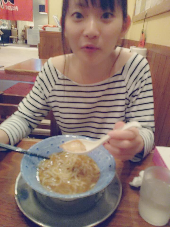 k_r20131129's tweet photo. 今日は、ピオニーウォーク
りおんちゃんに付き合ってもらいました🍒
かいりくんは髪の毛切りました✨
その後１階のラ��メン屋でラーメン食べました🍜
プリクラ撮りました💑
今日も仲良く笑ったこと😆
りおんは明日学校頑張れ💓
だいすききき😘 http://t.co/zYm0mBktzV