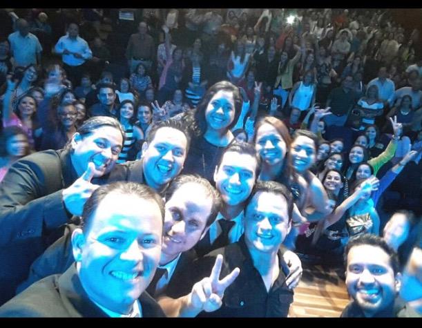 DaniloWebTeam's tweet photo. #Madrepeñasolohayuna @danilorosero @royymax un show inolvidable! Casa llena #selfiedepeña @FEDENADOR_ http://t.co/5RZ693S4Cv