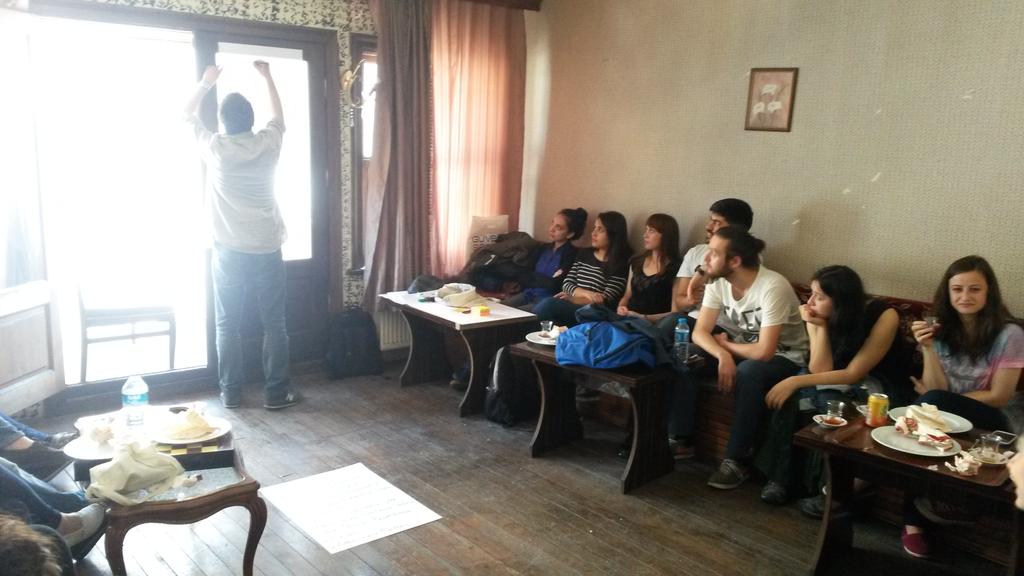moda_yk1's tweet photo. Uzun saatler süren atölyemizde geride kaldı. Unutma 16-17 Mayıs'ta Avcılar'da. Ayrıntılar Facebook'ta. @TOGVakfi http://t.co/htVFZ2Eh3H