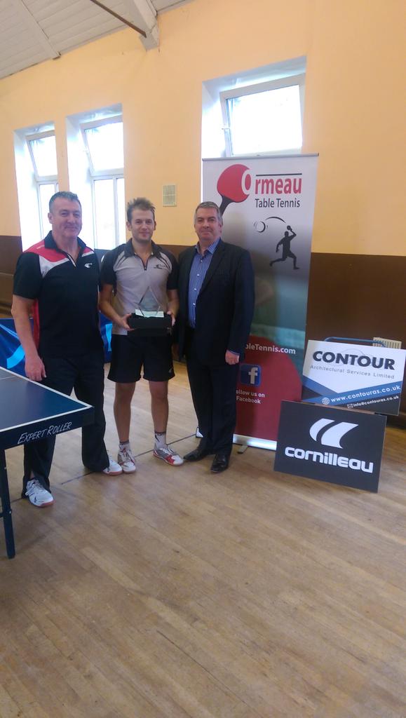 Ormeau Senior Open 2015 winner Keith Knox with <a href="/contouras/">Contour Architecture</a> Michael Small presenting the trophy and £100.
