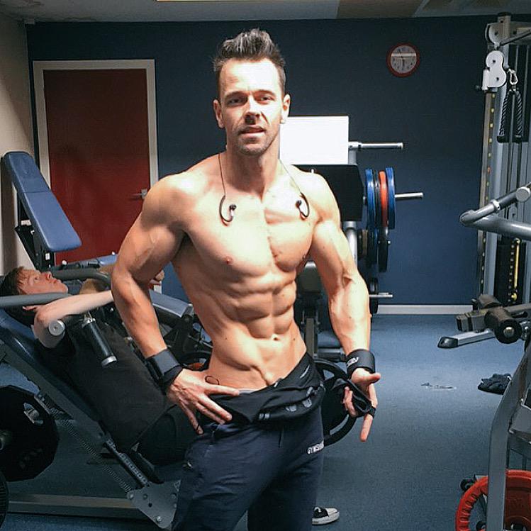 peet_rothwell's tweet photo. 1 week out from #usnclassic at @BodyPowerExpo and feeling good!! #BodyPowerExpo http://t.co/3q1MfOL12t