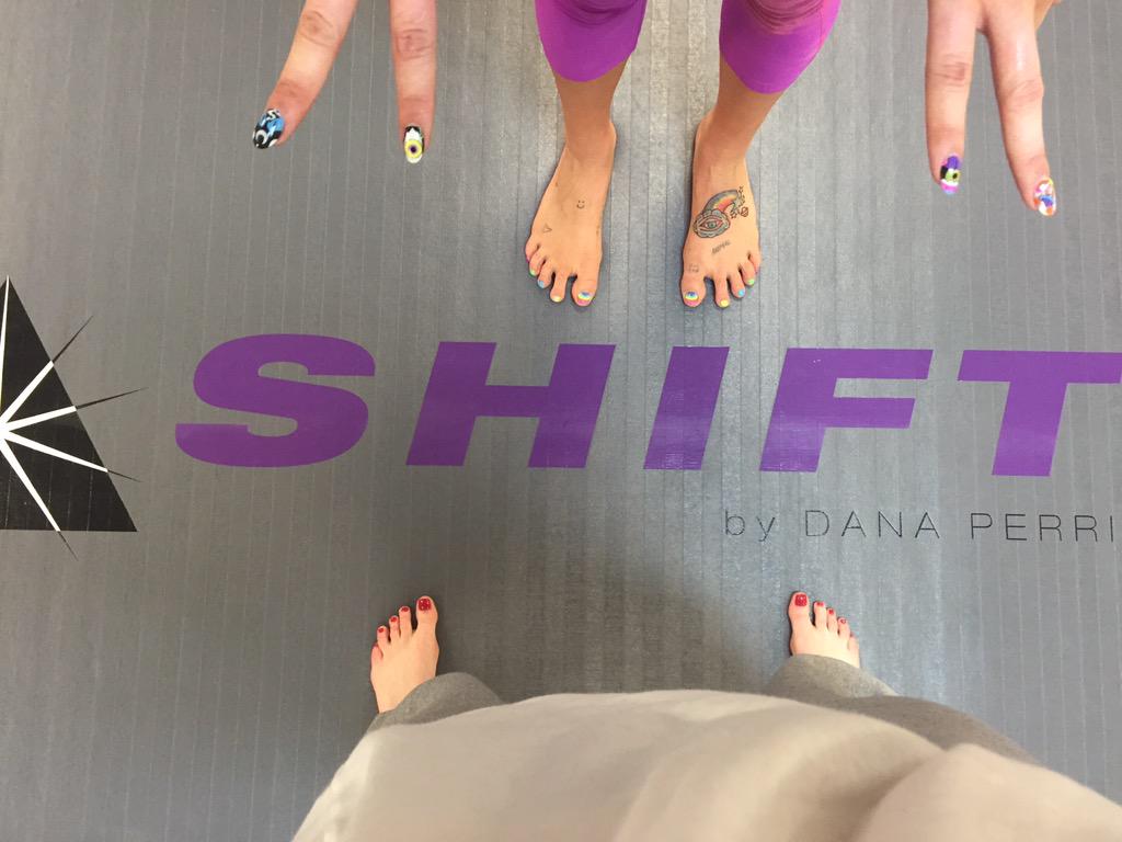 FitbyKit's tweet photo. My client singer @KeshaRose came 2 train w/me at @SHIFTbyDP today! Can you tell which feet are hers? #SHIFTbyDP http://t.co/Yv1rOum7vp