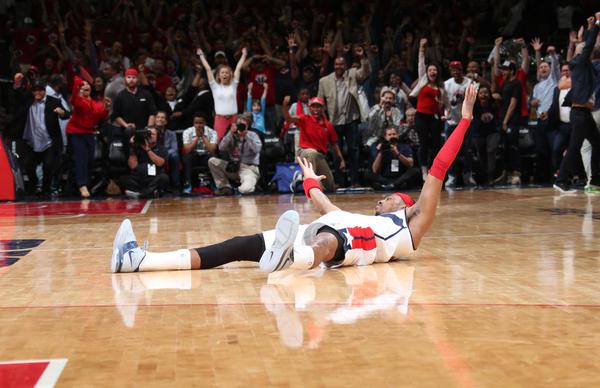 Stadium's tweet photo. Who had the better bank shot this weekend?

RT for Derrick Rose
FAV for Paul Pierce http://t.co/Ojp8Bg2Nwi