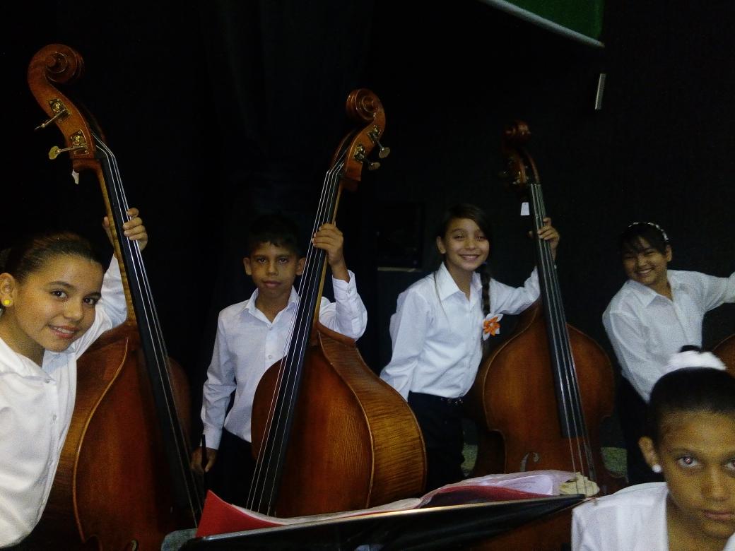 carmenf05's tweet photo. Primer concierto de la orquesta pre infantil  #OSCBL #ELSISTEMACBLCUMPLE38 @elsistemacbl @andresmazac http://t.co/RD7FNy5ndV