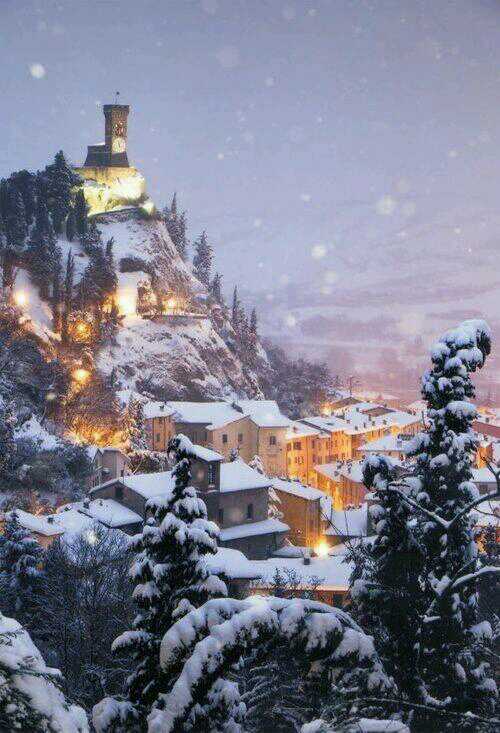 Global_Pix's tweet photo. Snowy Night, Brisighella, Italy http://t.co/ALPUYaAKvO