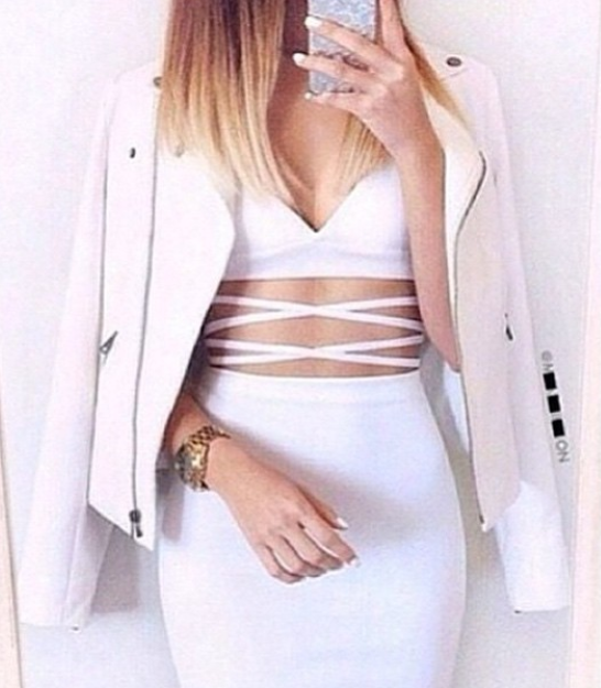 shopdibwa's tweet photo. An all white outfit is a MUST have for this season. It's in the book of fashion. 💁 🌸 http://t.co/0fBm196rTu