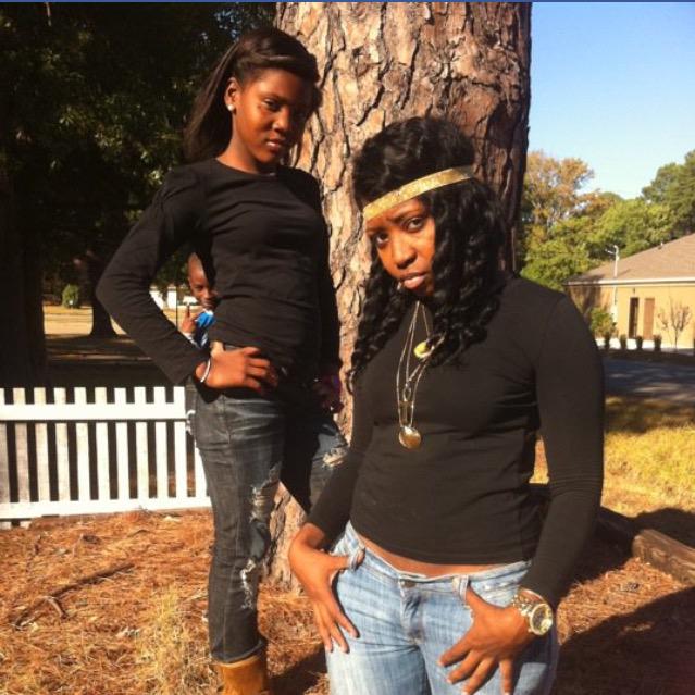 femellealien's tweet photo. My hitta is living proof of #blackdontcrack !!!! Happy Mothers Day girly💖💖. http://t.co/sicHYwaoxb