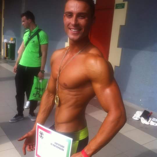 sal_de_ti's tweet photo. Para culminar un fin de semana de ensueño nos llevamos otra medalla de ORO!! Campeón Men Physique del Norte de España http://t.co/hD6dgBinAh