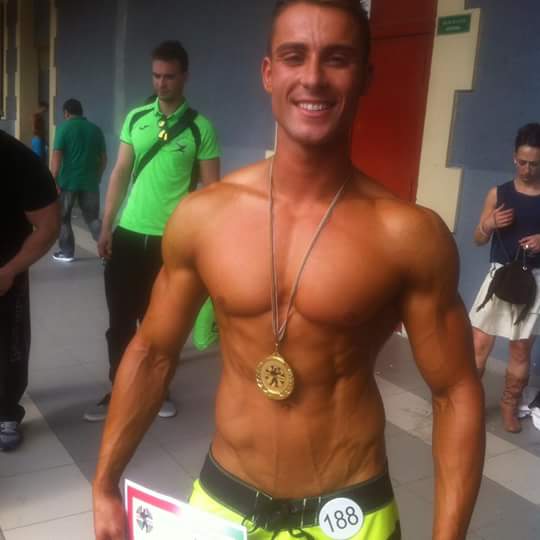 sal_de_ti's tweet photo. Para culminar un fin de semana de ensueño nos llevamos otra medalla de ORO!! Campeón Men Physique del Norte de España http://t.co/hD6dgBinAh