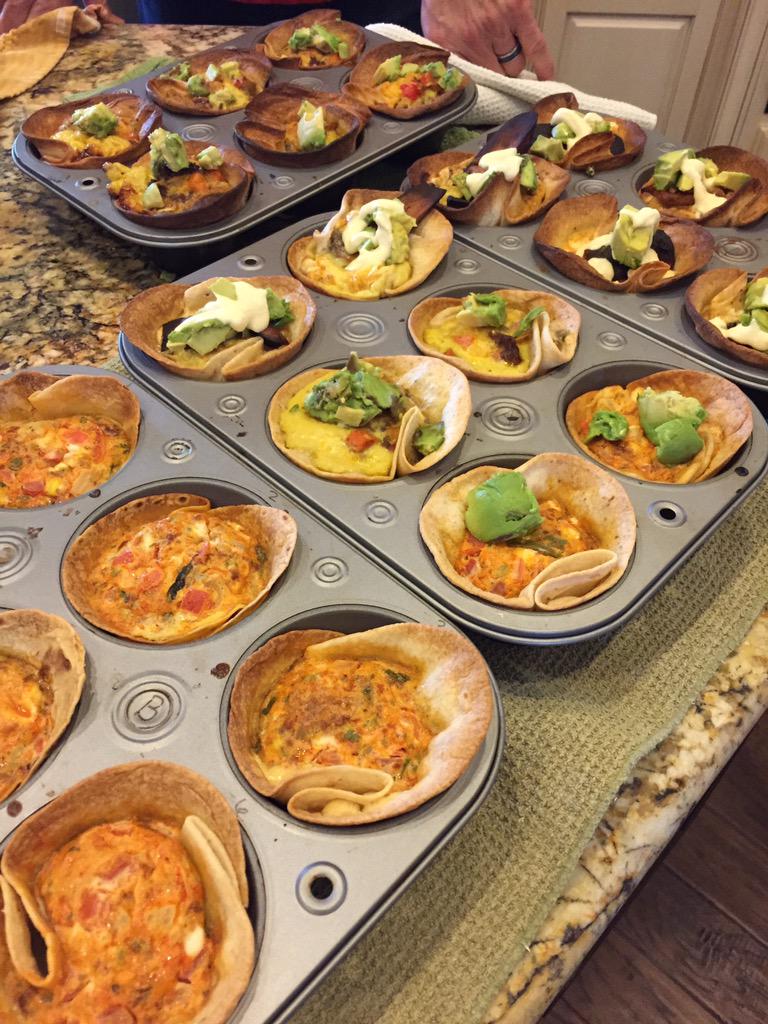 bolobreakfast's tweet photo. Fresh batch of #Bolos for mama Zamora for Mother's Day #bololoco #bolotípico #neighborbolo #itsafamilyaffair http://t.co/ujLmtV1YIW