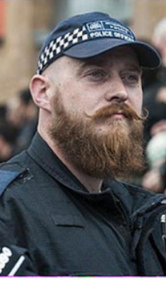 Puncroaker's tweet photo. "That's not gonna happen here. Not on my Apple Watch."
#hipstercop http://t.co/9PIPp90KGi
