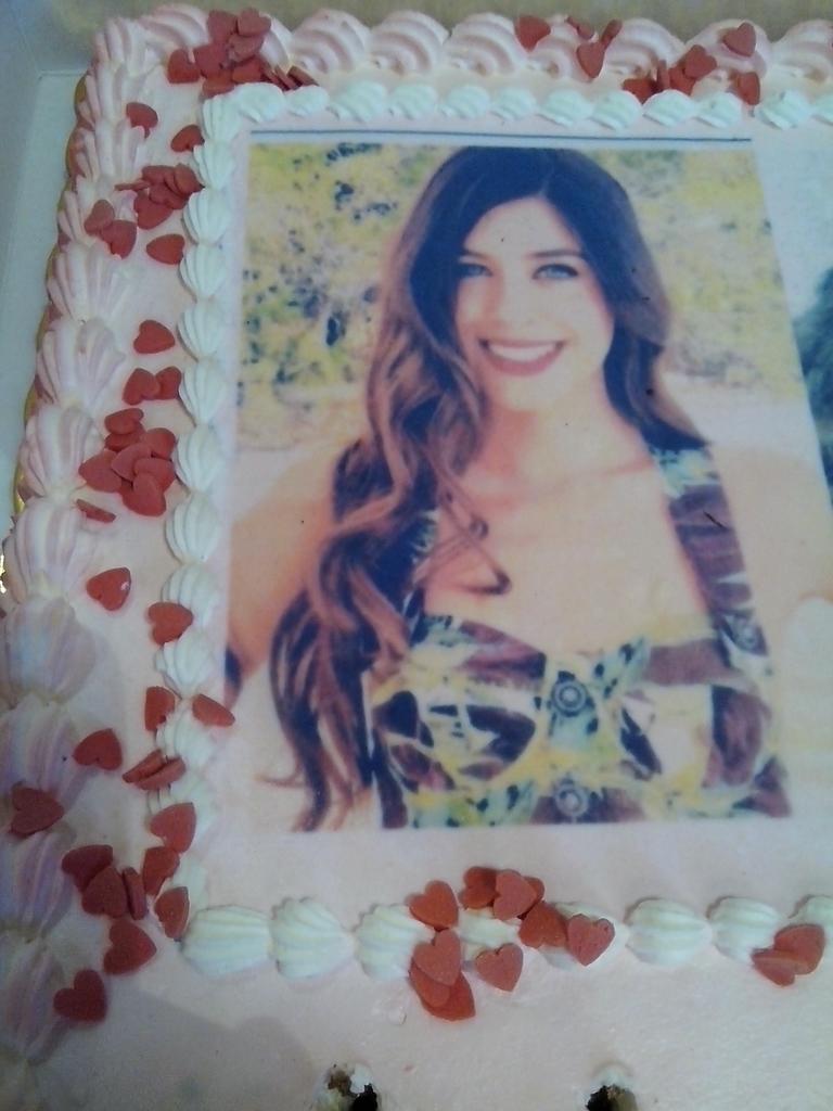 mariastaner_'s tweet photo. Η ξαδερφούλα μου εγινε 10 και μου ζήτησε να δεις την τούρτα της!! @Demy_Official 😍😍😍💘💘💋 http://t.co/gBvdI9bbet