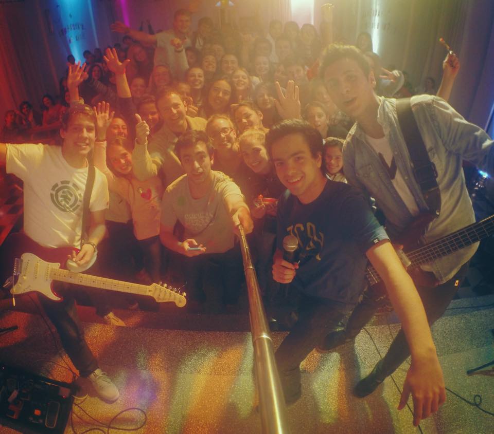 oficial_Seven's tweet photo. GRACIAS ENTRE RIOS !!!! π
#AltaFiesta
#AldeaSanAntonio
#SelfieConTodosPapa
#Altoke
#GraciasJesus π»
#Ellos3
#Seven http://t.co/UgW7NbCftd