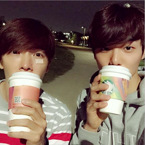 CNBStorm's tweet photo. [Instagram|Photo|Trans] Kang Minhyuk shares a photo with Donghae &amp; says be careful of the cold http://t.co/txrxx7SsPn http://t.co/p3suDP8PB8