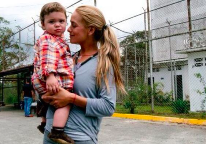 DolarToday's tweet photo. ¡DEDICADO NUESTRAS HEROÍNAS! La proeza de ser madre en Venezuela -► https://t.co/fwzfikHzjA http://t.co/s6080lWXbG