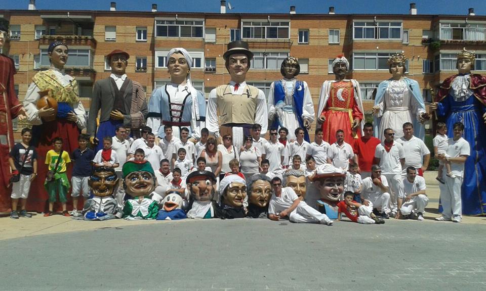 Gigantes y Cabezudos Buztintxuri (Pamplona-Iruña) (@gigabuztin) on Twitter photo nuestros cabezudos #Sorgiñe y #Fiestero han colaborado en el #Homenaje al difunto presidente de <a href="/GigantesNoain/">Gigantes de Noáin</a> Ramon nuestros cabezudos #Sorgiñe y #Fiestero han colaborado en el #Homenaje al difunto presidente de <a href="/GigantesNoain/">Gigantes de Noáin</a> Ramon