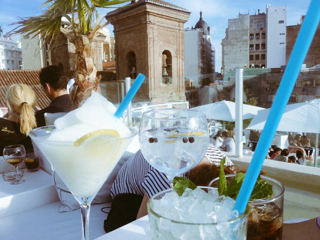 BlueGarth's tweet photo. Mola llegar a #Madrid y disfrutar de un buen ginto en las alturas http://t.co/SY6uSuczoH