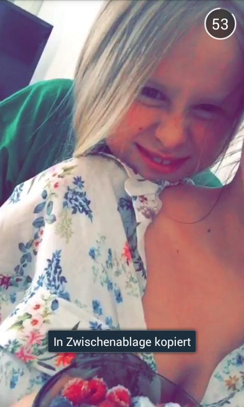 DagisHamburger's tweet photo. @dagibee deine Schwester ist schon ne coole Socke:D ♥ http://t.co/dngE6yN5J2