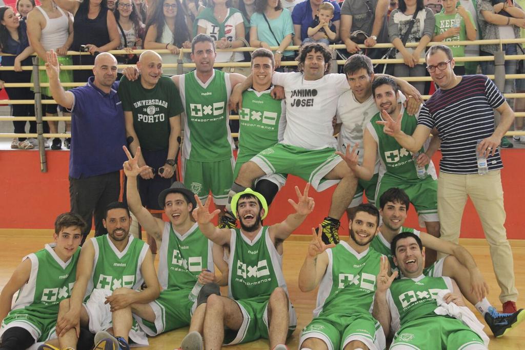 El colofón a esta temporada, campeones Senior Masculina!! Y lo celebramos con la MEJOR afición. GRACIAS!!!