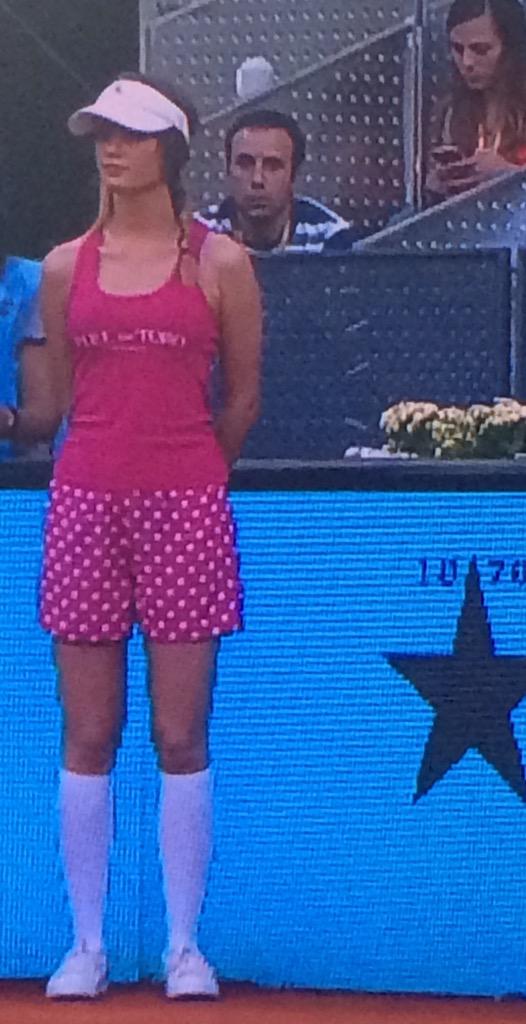 sara_maltempi's tweet image. When you can&apos;t decide if you want to be a Madrid open ball girl or stay in your pj&apos;s #whynothaveboth #MadridOpen