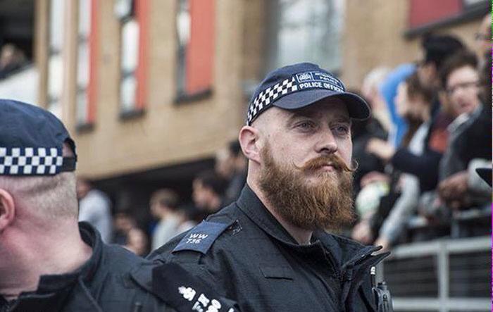 This riot would be better if it was in Shoreditch #hipstercop