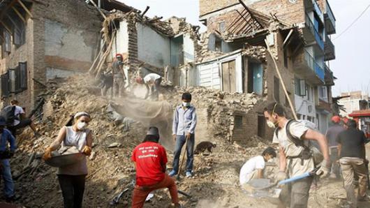 NoticiasRCN's tweet photo. Quince días después del terremoto que azotó a Nepal las tareas de búsqueda continúan. http://t.co/pXT4TOTWOI http://t.co/xxIoDjgCnT
