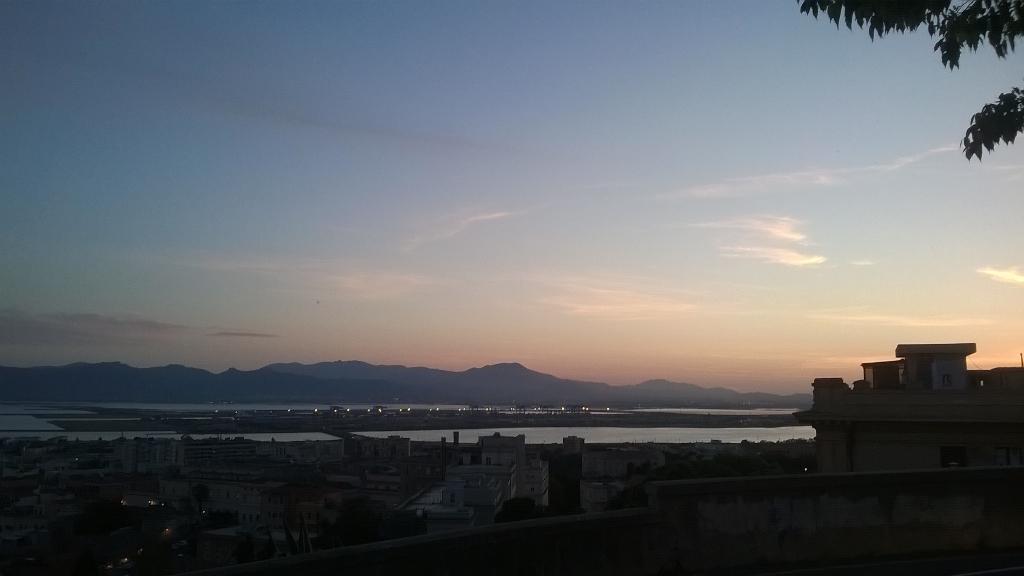 usai_federico's tweet photo. Da #Cagliari é tutto! Un saluto col tramonto 😉 😜 #maperti15 #sunset http://t.co/J3RLQREBmC