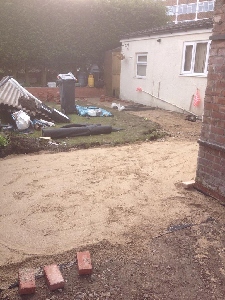 redlinedevelop1's tweet photo. How our Sunday went! #Demolition car port, 
Stone/Membrane/Sand to level.. BlockPaving layed 💪
http://t.co/gf9OeH0CKa http://t.co/ayZKVWHkPU