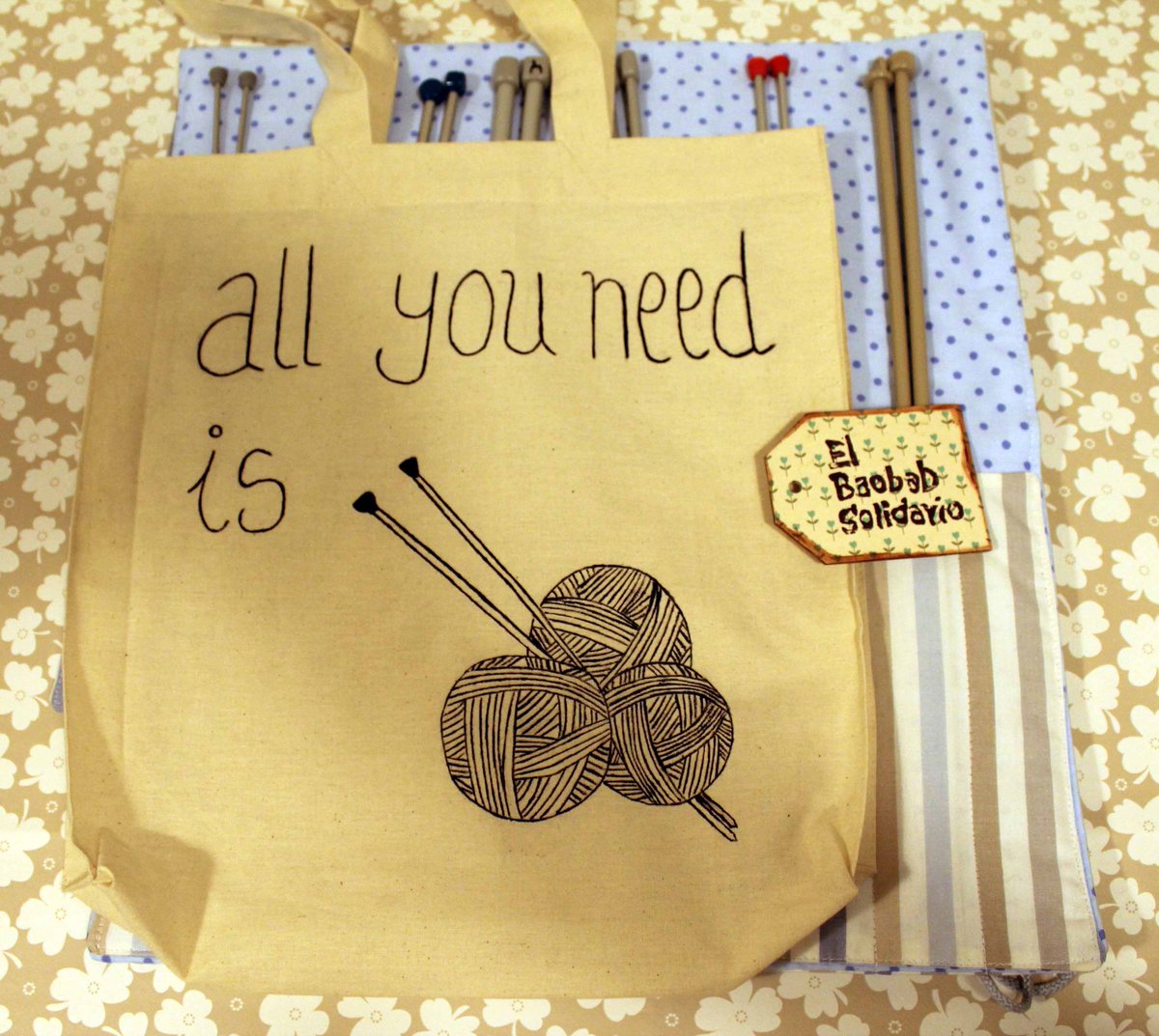 BaobabSolidario's tweet photo. Nos gusta tejer, sobretodo con complementos solidarios #RegalaConCorazon http://t.co/Aq27g6kIpo
