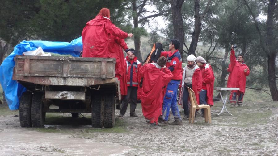 Aynı tatbikat (Kınık). Dönüş için alanda yükleme telaşı.