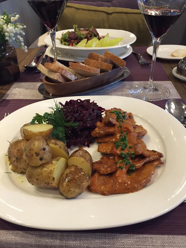 DNAbiotech's tweet photo. Fabulous veal with red cabbage and potatoes in Kraków. http://t.co/T7J5MxgG87